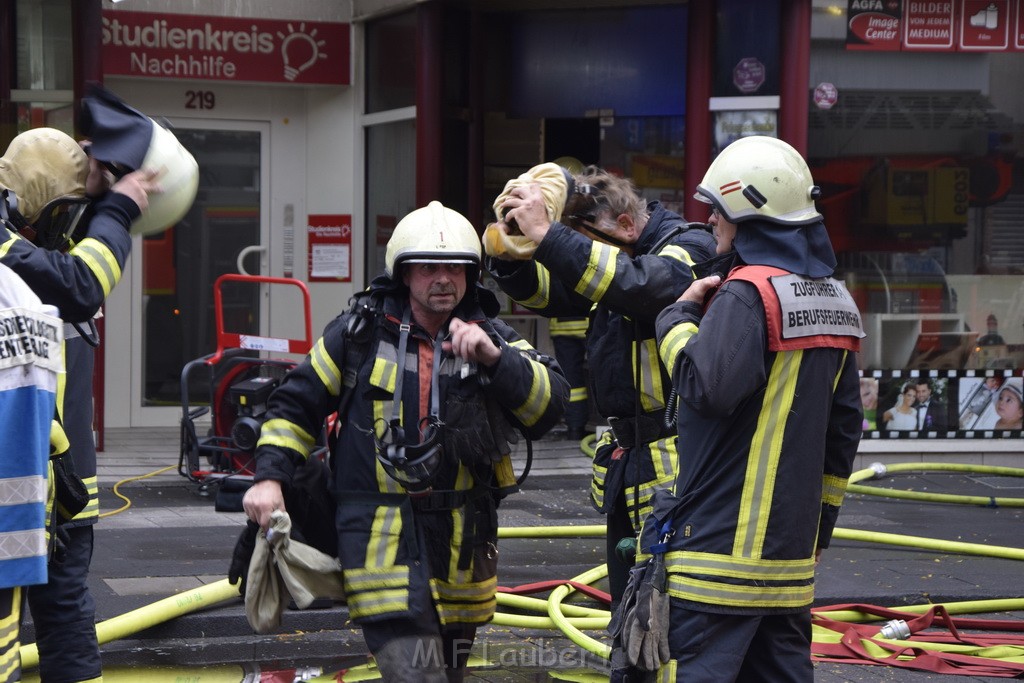 Feuer 2 Koeln Nippes Neusserstr P131.JPG - Miklos Laubert